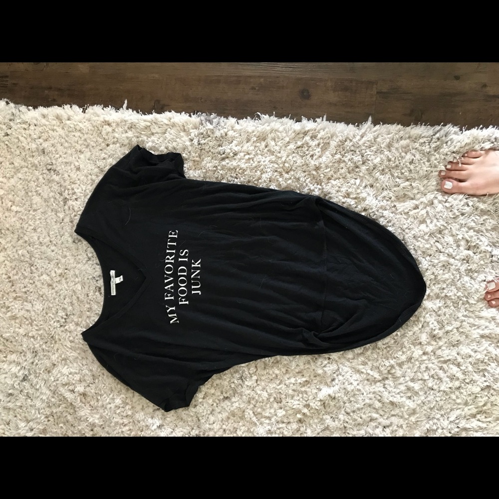 Black express V-neck